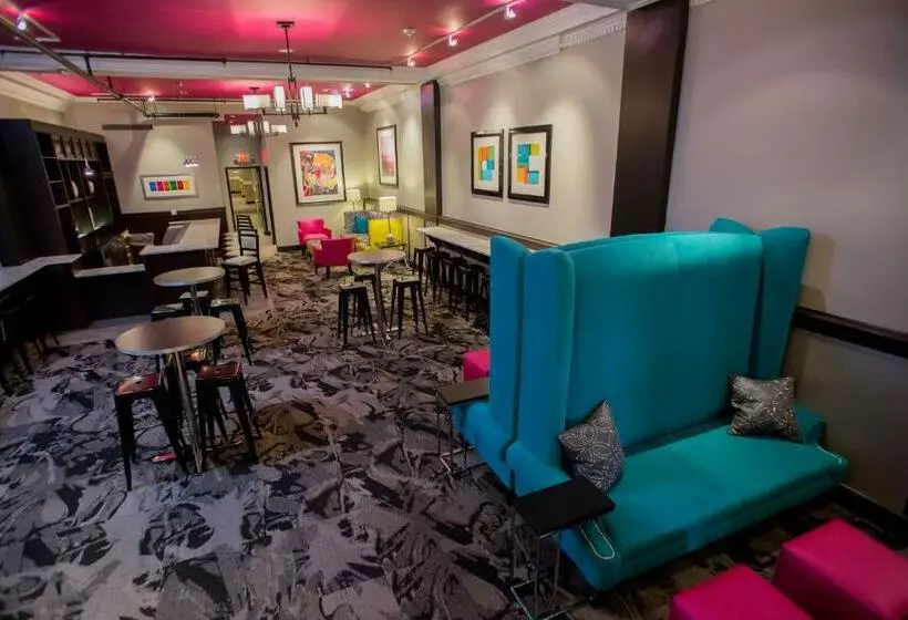 호텔 The Parker Inn And Suites