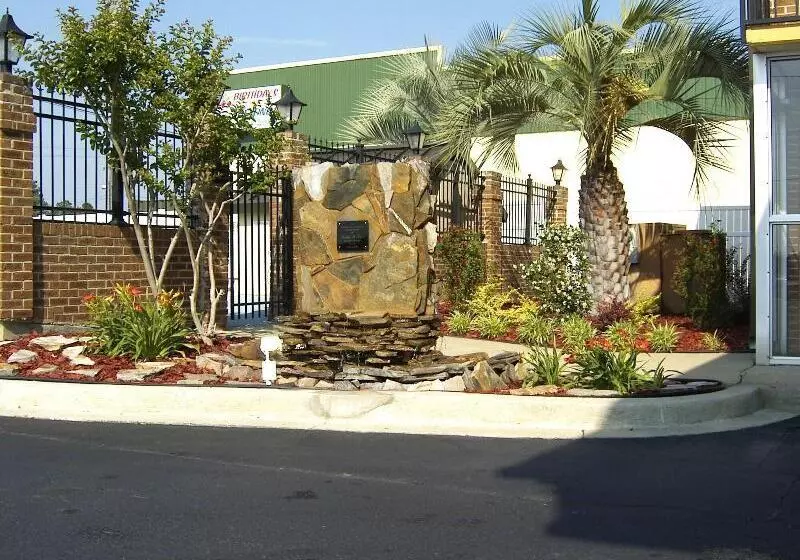 Отель Travelers Inn & Suites