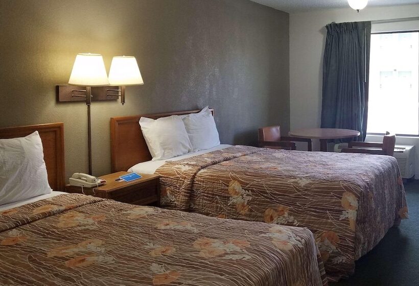 ホテル Travelers Inn & Suites