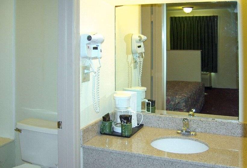 ホテル Travelers Inn & Suites