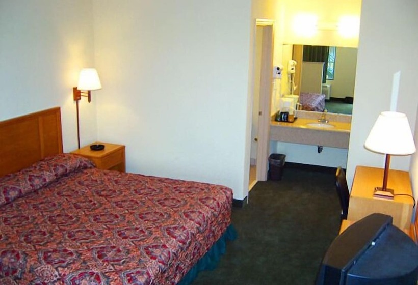 ホテル Travelers Inn & Suites