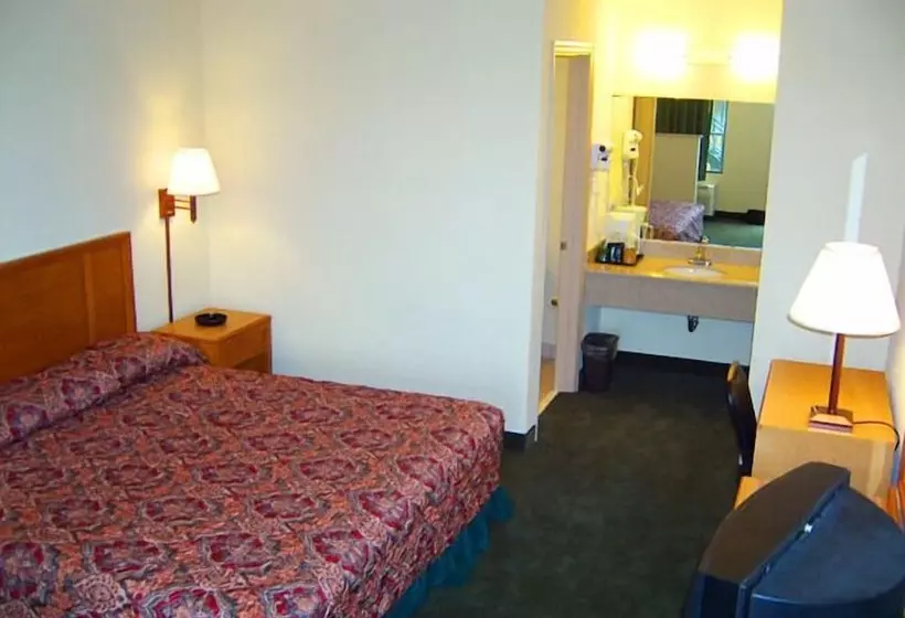 Отель Travelers Inn & Suites