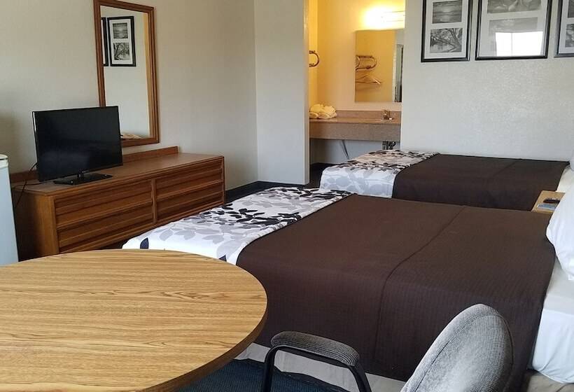 ホテル Travelers Inn & Suites