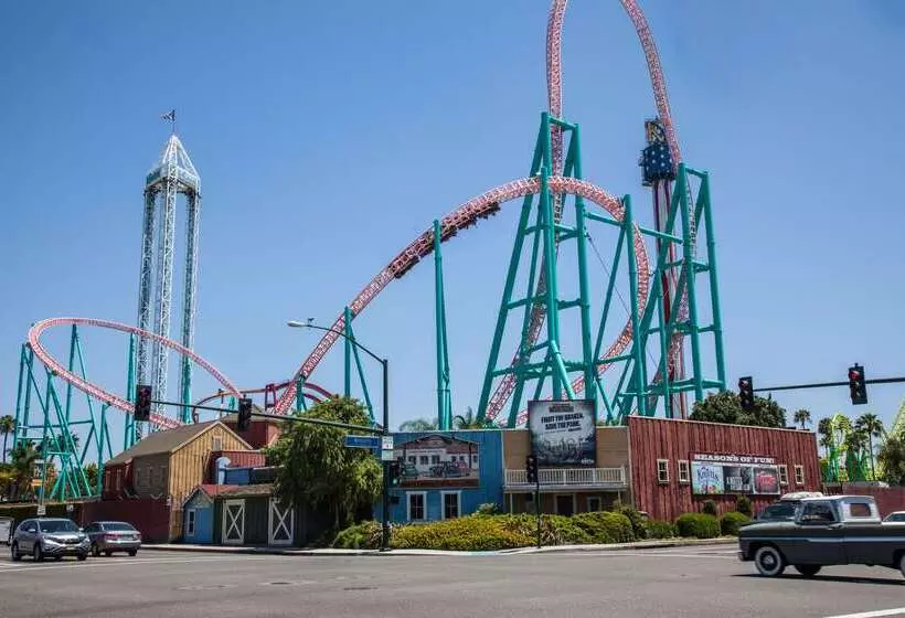 Отель Travelodge Inn & Suites By Wyndham Fullerton