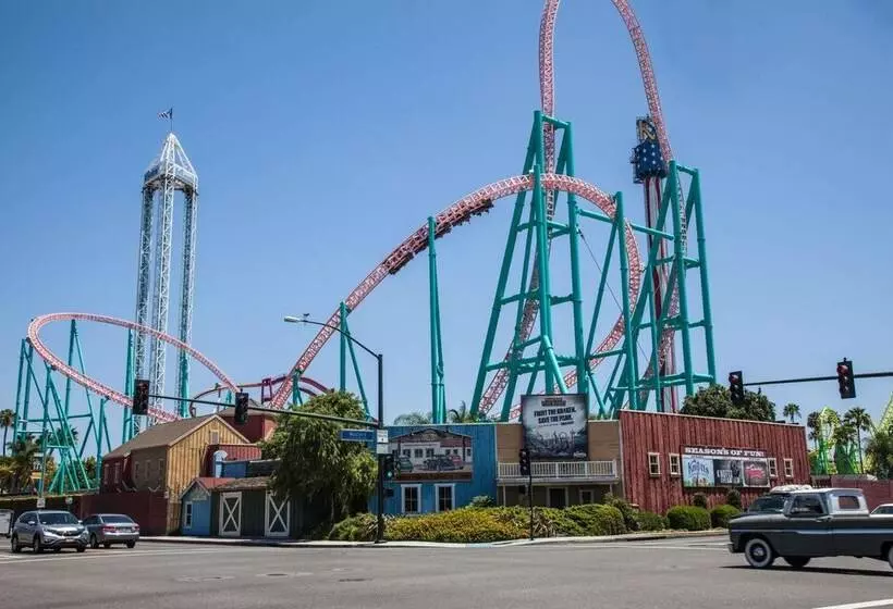 Отель Travelodge Inn & Suites By Wyndham Fullerton