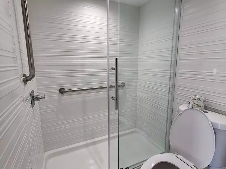 Отель Travelodge Inn & Suites By Wyndham Fullerton