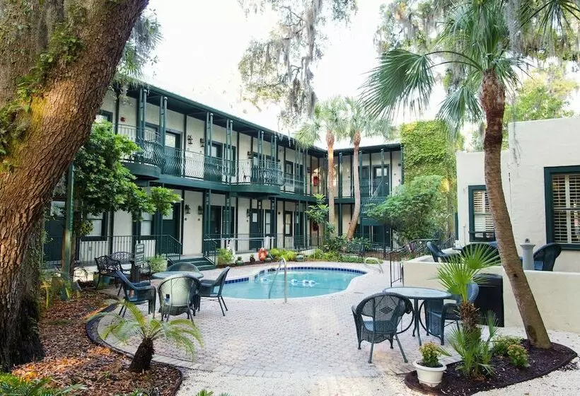 Отель Village Inn And Pub