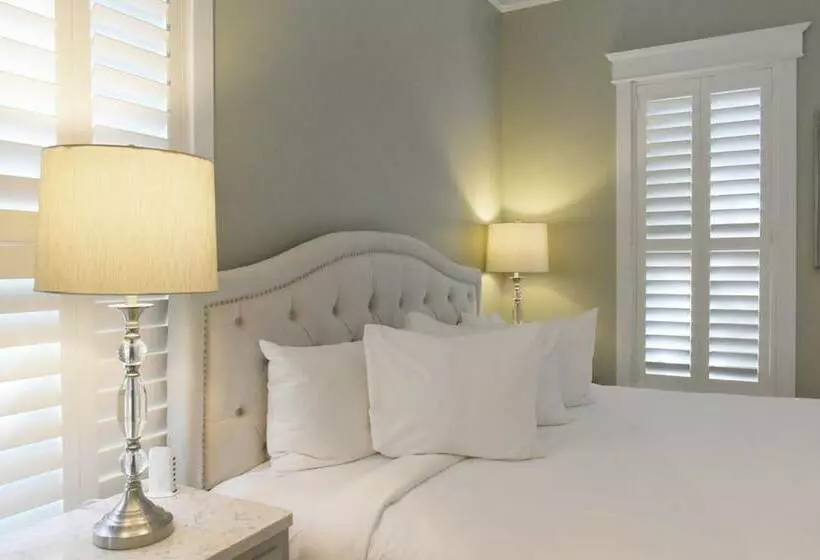 Отель Village Inn And Pub