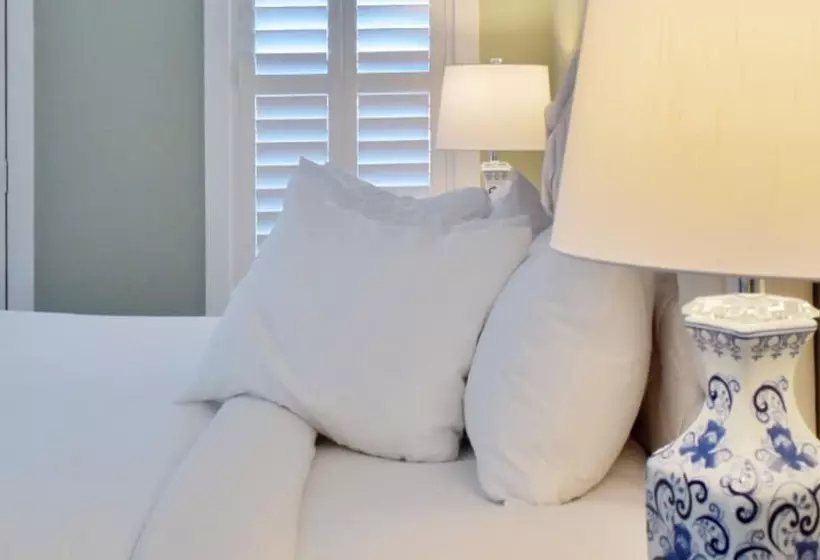 Отель Village Inn And Pub