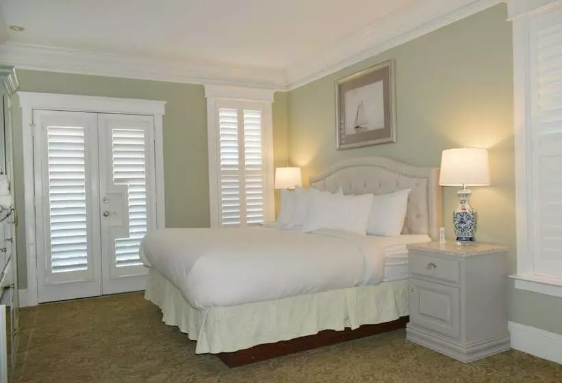 Отель Village Inn And Pub