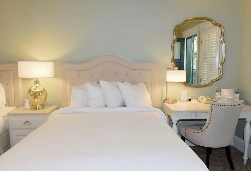 Отель Village Inn And Pub