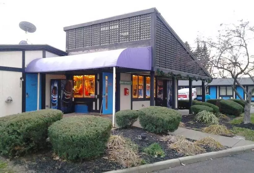 فندق Xenia Country Inn