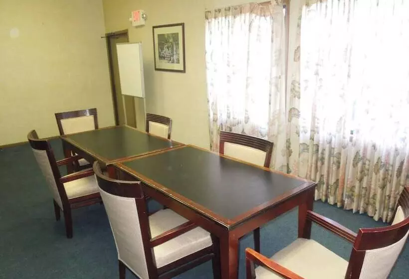 فندق Xenia Country Inn