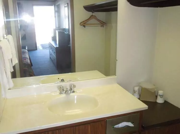 فندق Xenia Country Inn