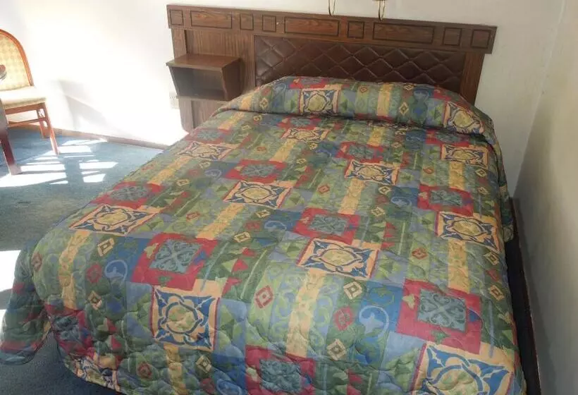 فندق Xenia Country Inn