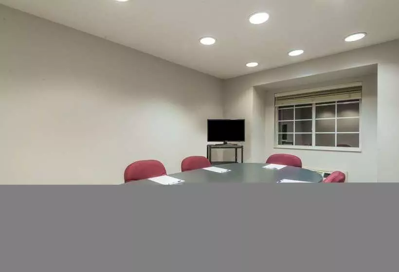 Microtel Inn & Suites By Wyndham Bethel/danbury