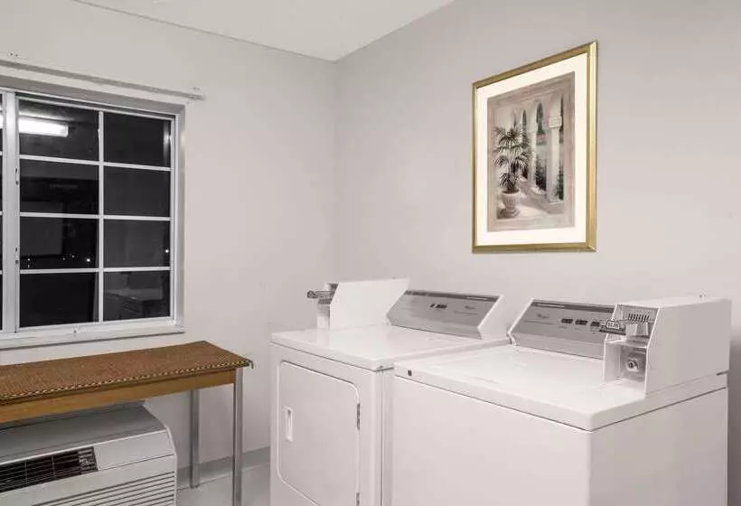 Microtel Inn & Suites By Wyndham Meridian