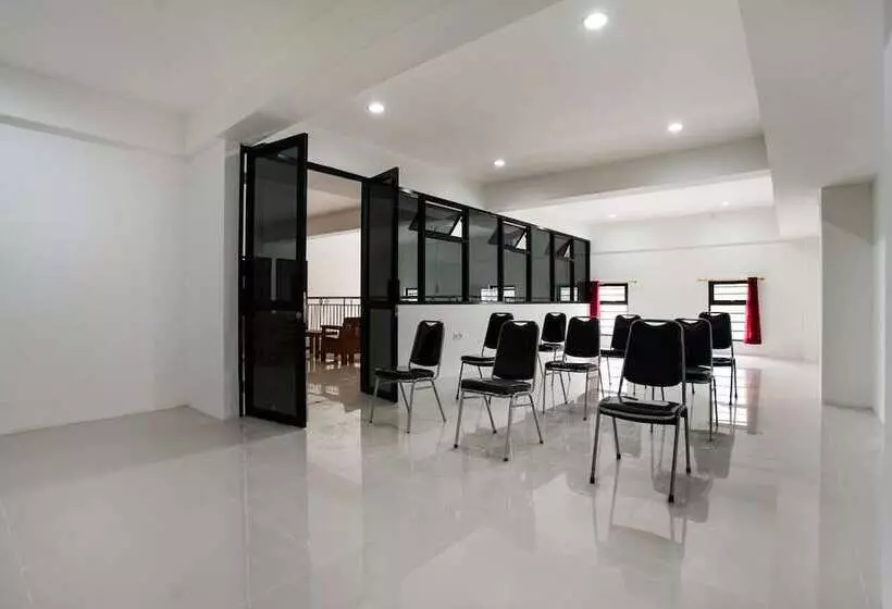 ホテル Capital O 3463 Cimahi Guest House