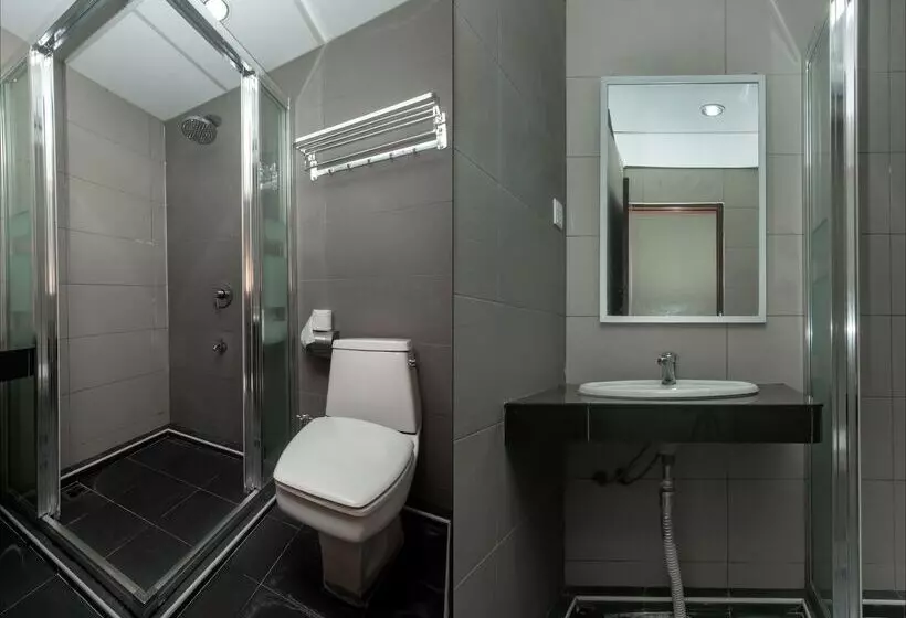 Hotelli Oyo 90055 Mansion Inn