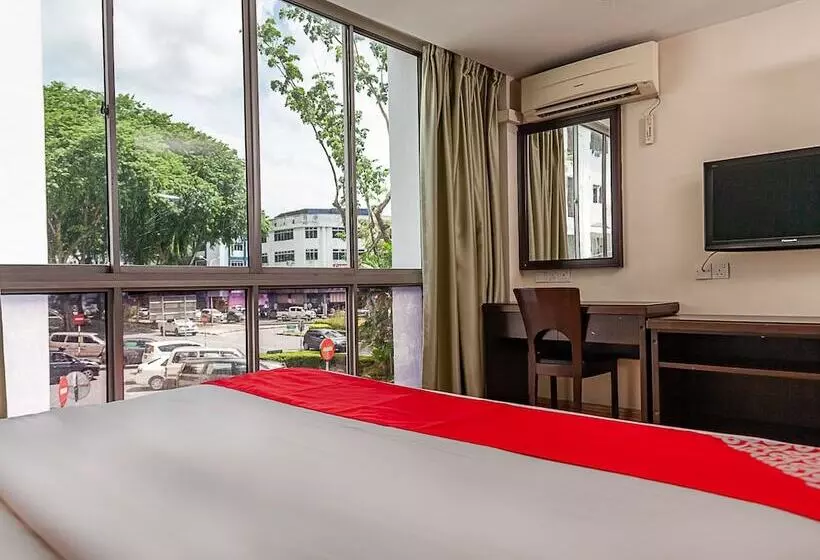 Hotelli Oyo 90055 Mansion Inn