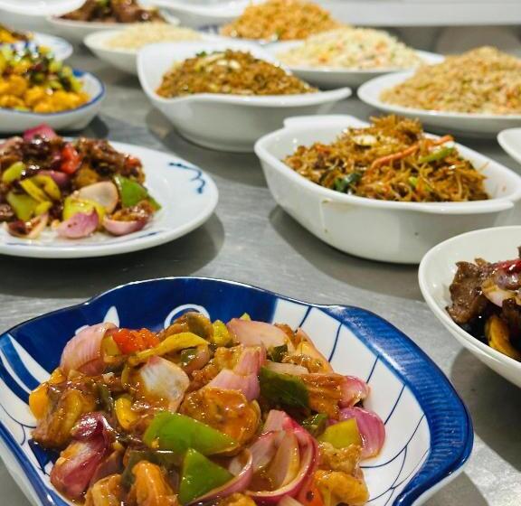 Отель Silent Peacock Villa And Peacock Cafe