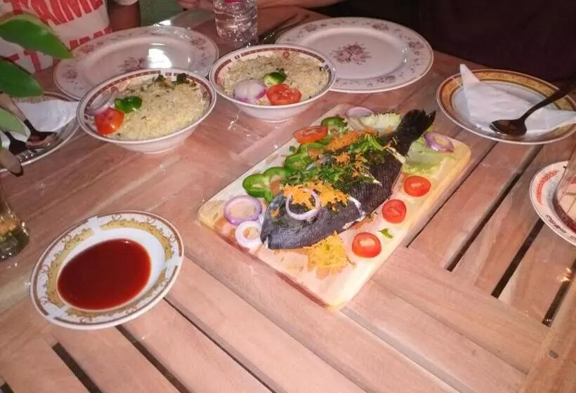 ホテル Silent Peacock Villa And Peacock Cafe