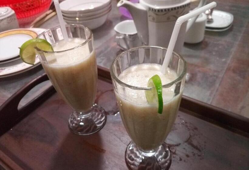 Отель Silent Peacock Villa And Peacock Cafe