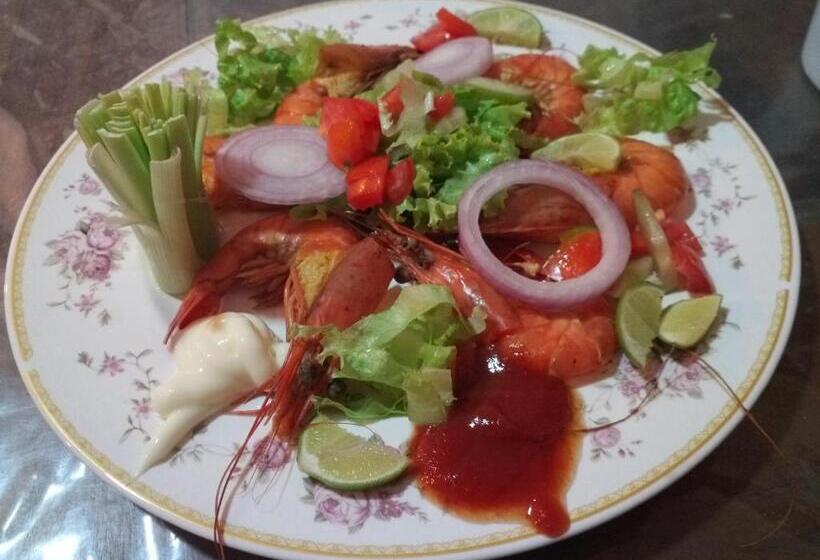 Отель Silent Peacock Villa And Peacock Cafe