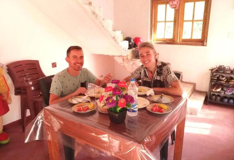 Отель Silent Peacock Villa And Peacock Cafe