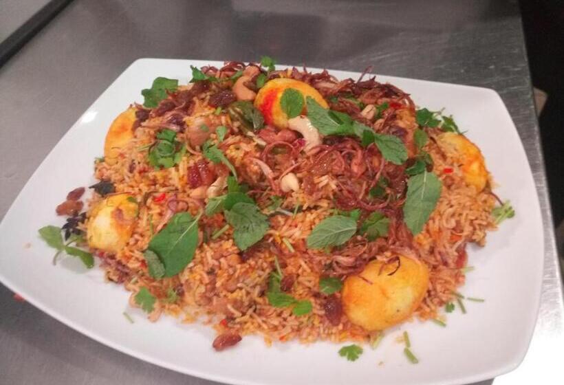 Отель Silent Peacock Villa And Peacock Cafe