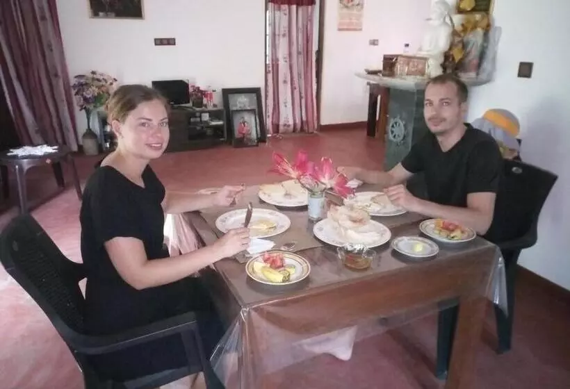 ホテル Silent Peacock Villa And Peacock Cafe