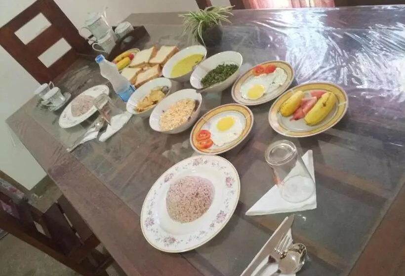 ホテル Silent Peacock Villa And Peacock Cafe