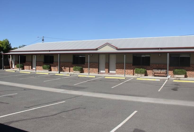 モーテル The Saltbush Motor Inn