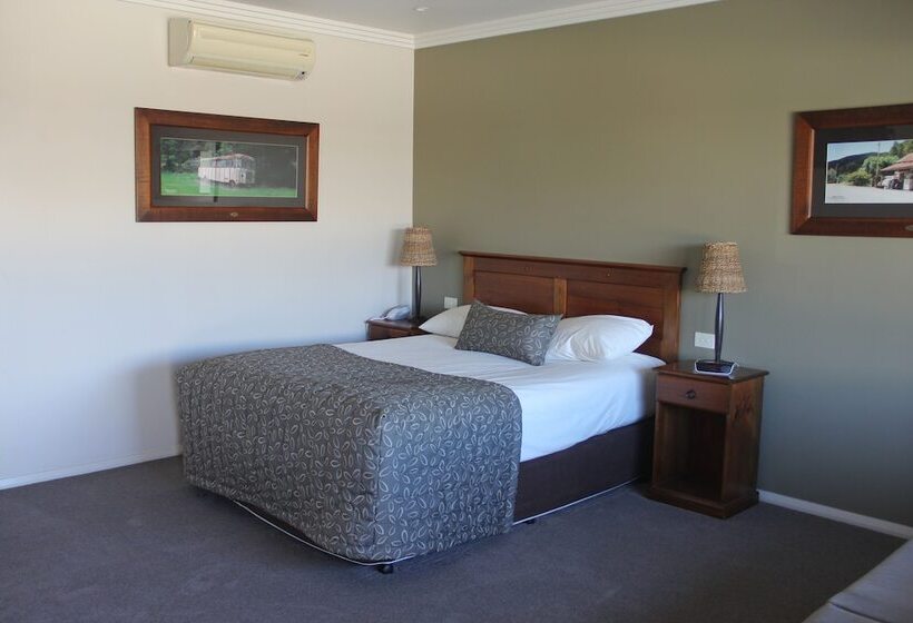 モーテル The Saltbush Motor Inn