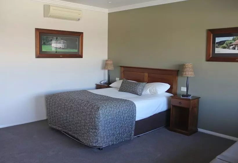 Motelli The Saltbush Motor Inn