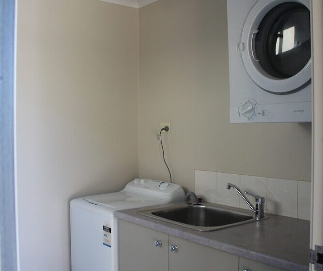 モーテル The Saltbush Motor Inn