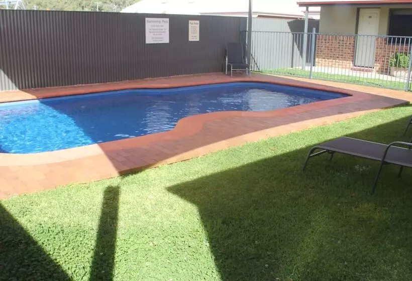 Motelli The Saltbush Motor Inn