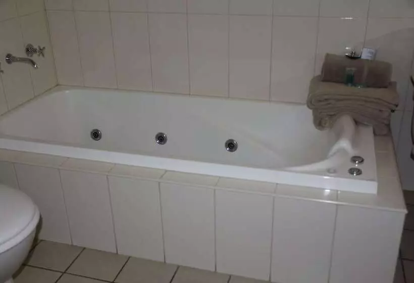 Motelli The Saltbush Motor Inn