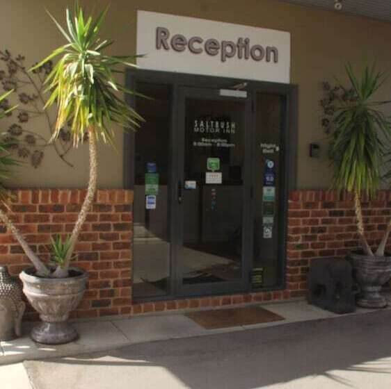 モーテル The Saltbush Motor Inn