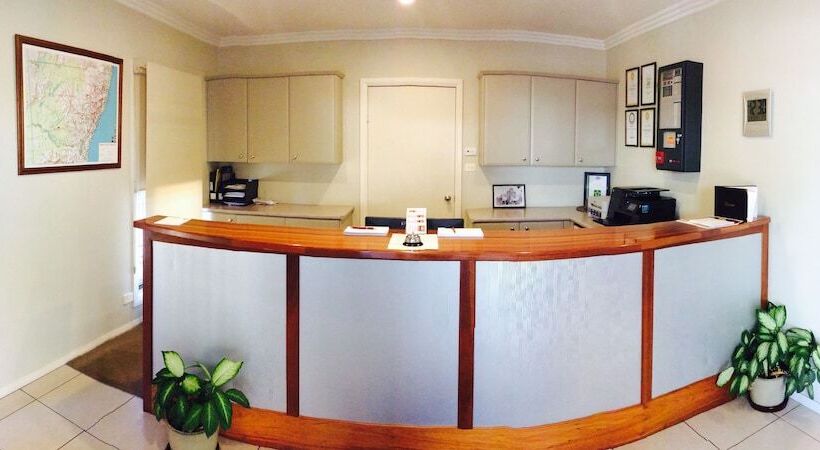 モーテル The Saltbush Motor Inn