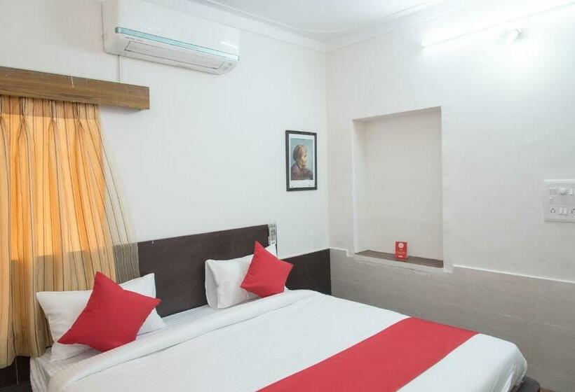 פנסיון Dave S Guest House