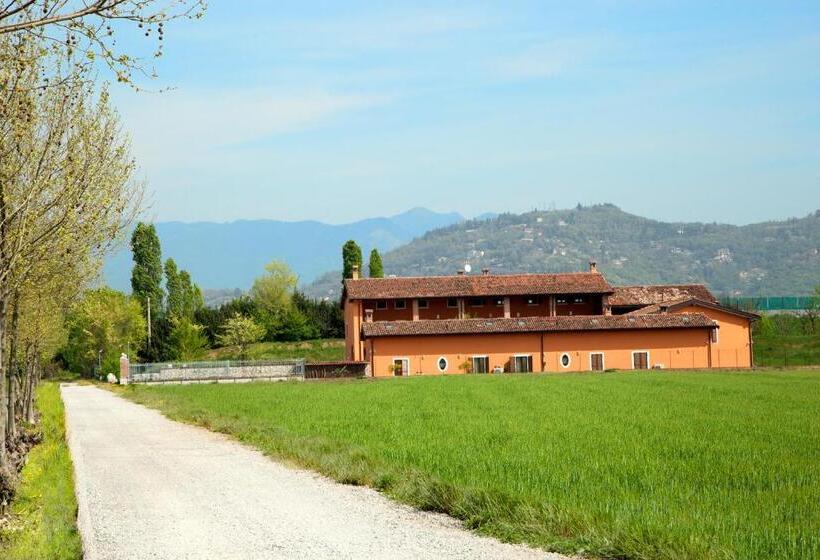 تختخواب و صبحانه Cascina Volta