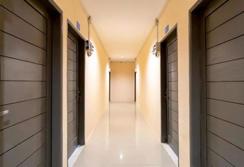 ホテル Oyo 2895 Paranginan Residence