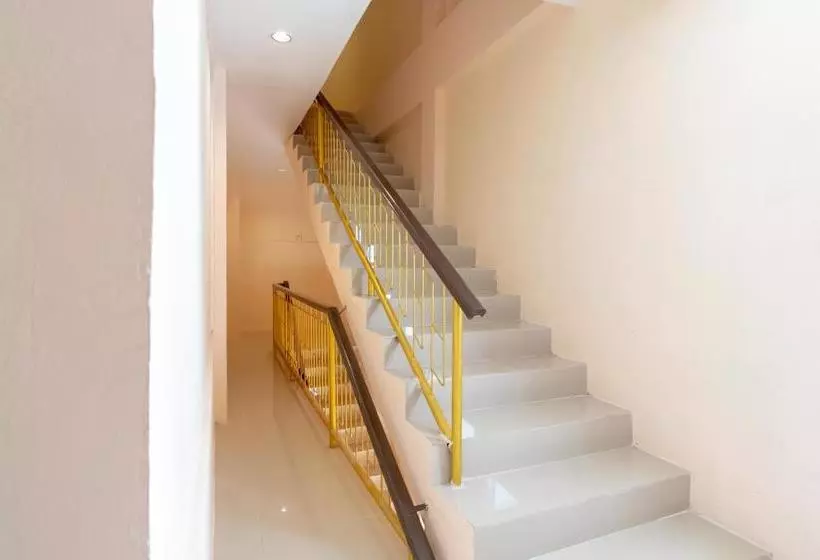 ホテル Oyo 2895 Paranginan Residence