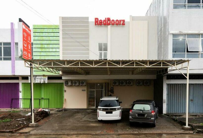 בית מלון כפרי Reddoorz @ Graha Cemerlang Maros
