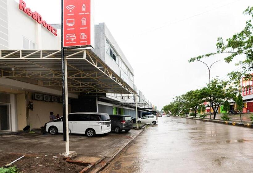 בית מלון כפרי Reddoorz @ Graha Cemerlang Maros