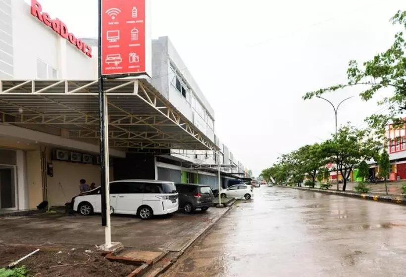 Hotelli Reddoorz @ Graha Cemerlang Maros