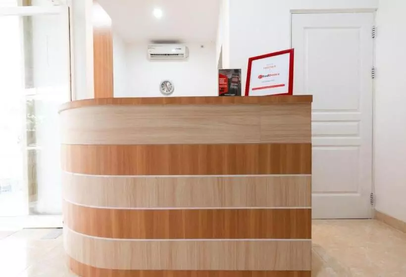 Hotelli Reddoorz @ Graha Cemerlang Maros