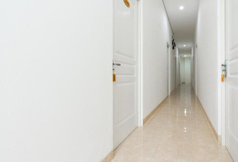 בית מלון כפרי Reddoorz @ Graha Cemerlang Maros