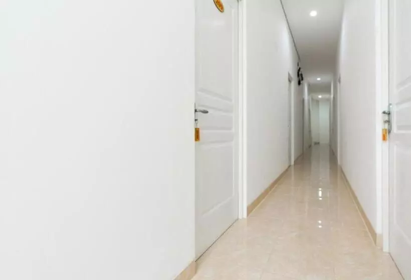 Hotelli Reddoorz @ Graha Cemerlang Maros